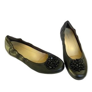 Akaishi black leather comfort flats beaded
Accent size 9